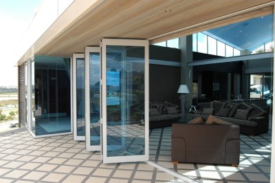 Top-Hung or Bottom Rolling* options